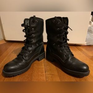 Women’s fully lined army boots. Worn twice.